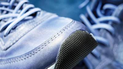Предприниматель незаконно продавал обувь с логотипами известных брендов в Невском районе