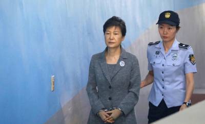 Экс-президента Южной Кореи осудили на 22 года тюрьмы. Верховный суд поставил в деле точку