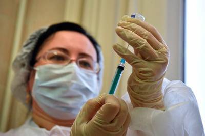 Вакцина от коронавируса появилась в частных клиниках Москвы