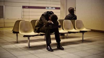 Заснувший на вокзале в Твери пассажир лишился телефона