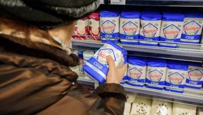 Ретейлеры заявили о дефиците сахара и подсолнечного масла после заморозки цен