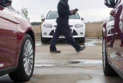 Французская PSA снизила продажи автомобилей на 27,8% в 2020г