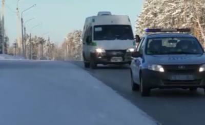 В Каслинском районе в 30-градусный мороз на трассе сломался пассажирский автобус