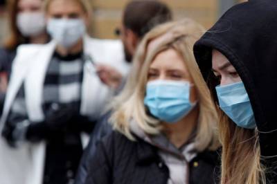 С сегодняшнего дня в Украине начинают штрафовать бизнес за клиентов без масок