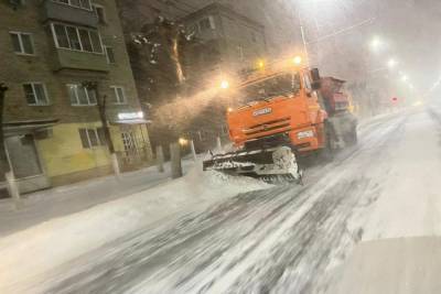 На борьбу с последствиями снегопада в Рязани вышли четыре колонны спецтехники