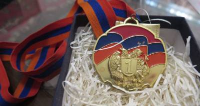 Иранский каратист подарил золотую медаль семье погибшего в Карабахе армянского спортсмена