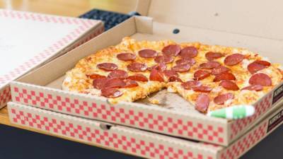 Пользователи соцсетей недовольны необычным способом поедания пиццы