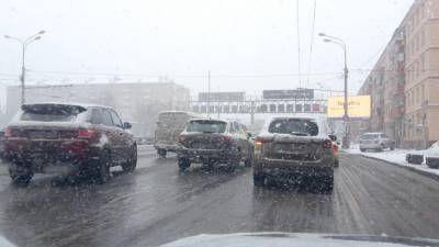 Москву парализовали восьмибалльные пробки из-за мощного снегопада