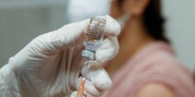 В Турции начали вакцинацию от коронавируса китайским препаратом, чья эффективность вызывает сомнения — фоторепортаж