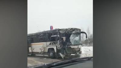 Автобус столкнулся с грузовиком на севере Подмосковья