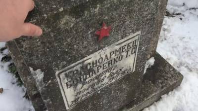 Вандалы в Херсоне разрушили надгробия братских могил воинов-освободителей.