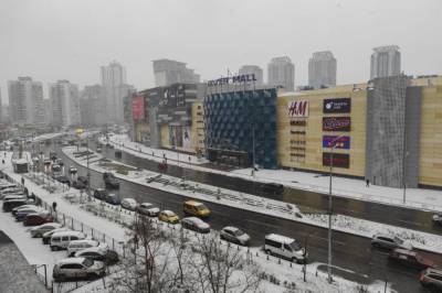 В Киев пришла долгожданная зима: город засыпало снегом (первые фото, видео)