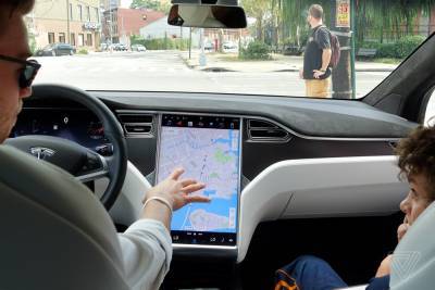 Американский авторегулятор NHTSA призвал Tesla отозвать 158 000 электромобилей Model S и Model X из-за проблем с сенсорным экраном MCU