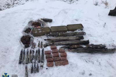 На Луганщине обнаружили схрон со взрывчаткой и снарядами: Его заложили еще в 2014 году
