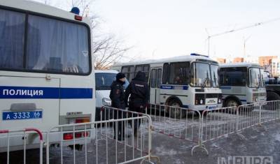 В Екатеринбурге мигранты устроили дебош в центре временного содержания