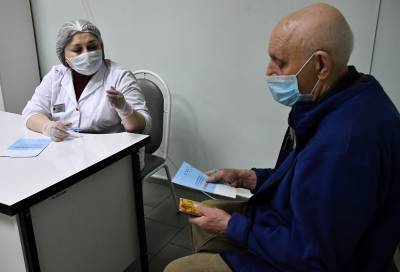 После прививки от COVID-19 жителям Сахалина разрешат не носить маски