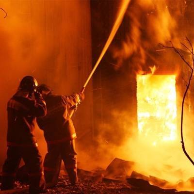 Ангар с горюче-смазочными материалами загорелся в подмосковном Дзержинске