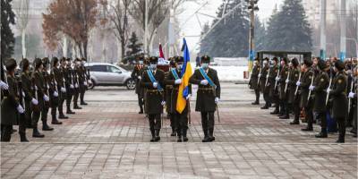 «Не прикрывался ложным перемирием». В Запорожье простились с военным ВСУ, погибшим от пули снайпера на Донбассе