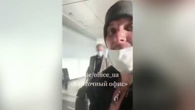 Радикал из "Азова" напал на Порошенко