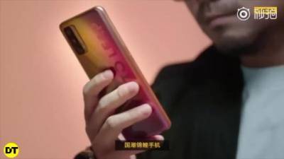 В Китае стартовали продажи смартфона Realme V15