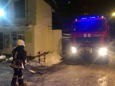 В Одессе пламя разбушевалось в кафе, спасателей подняли по тревоге: кадры ЧП