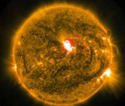 Ученые зафиксировали на Солнце одно из самых гигантских извержений