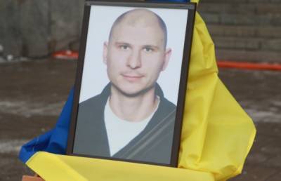 "Будет защищать нас на небесах": вражеская пуля забрала жизнь бойца ВСУ, украинцы в слезах прощаются с Героем