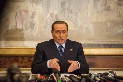 СМИ сообщили о госпитализации экс-премьера Италии Берлускони