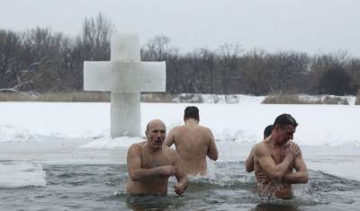 В Ленобласти разрешили крещенские купания на почтительной дистанции