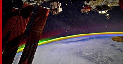 Полярное сияние и свечение Земли показал российский космонавт: видео