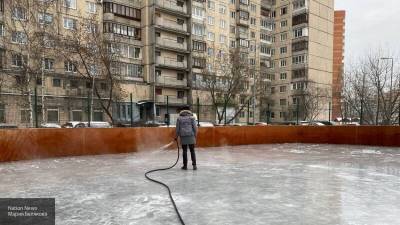 Волонтеры рассказали, почему взялись за заливку дворовых катков в Петербурге