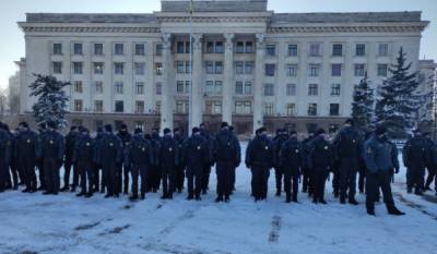 Полицейские и бойцы Нацгвардии съехались на Куликово поле в Одессе: известна причина