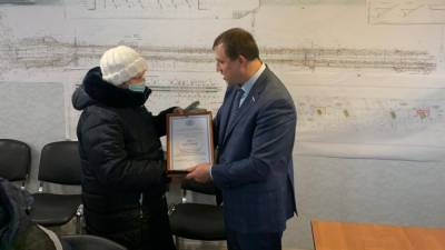 Депутат ГД Вострецов узнал о перебоях в выплатах медикам Ленобласти