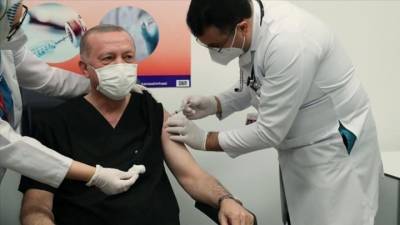 Эрдоган сделал прививку против коронавируса