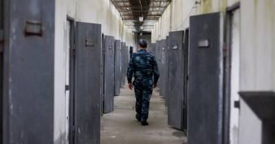 Жителя Омска, похитившего квартиру у 96-летнего ветерана из Калининграда, приговорили почти к двум годам тюрьмы