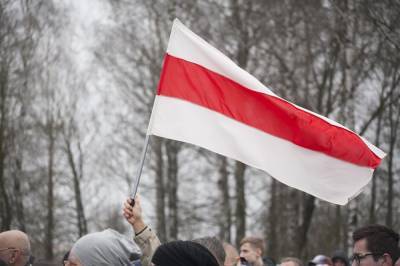 Белорусов с марта будут штрафовать за бело-красно-белые флаги, – СМИ