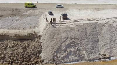 Видео: ЦАХАЛ строит гигантскую стену из соли на границе с Иорданией