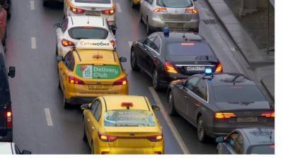 В Петербурге заблокировали таксопарк, в котором работал водитель-онанист