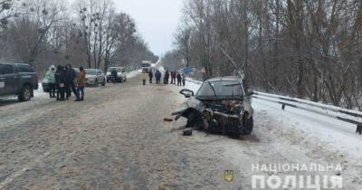 Жуткая ДТП в Харьковской области: погибли два человека, беременная женщина пострадала (3 фото)