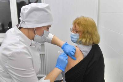 Вирусолог Чумаков заявил, что людям хватит одной вакцины от коронавируса