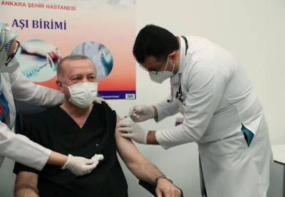 Эрдоган сделал прививку COVID-вакциной Sinovac, которую закупает Украина