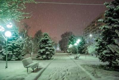 Из-за сильного снегопада и гололеда в Волгограде объявили экстренное предупреждение
