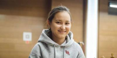 В Казахстане шахматистка Жансая Абдумалик стала самым молодым депутатом