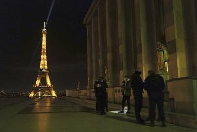 Власти Франции введут комендантский час с 16 января