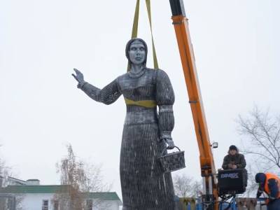 Хтонический памятник Аленке продадут минимум за миллион рублей