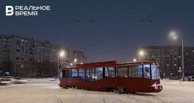 В Казани на улице Ленская трамвай сошел с рельсов