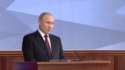 Путин в поздравлении СК отметил кристальную честность сотрудников