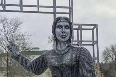 Памятник Аленке из Нововоронежа продают за 1 млн рублей