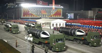 КНДР продемонстрировала на военном параде "самое мощное оружие в мире"