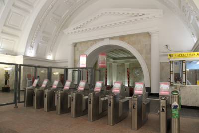 В метро Петербурга снова можно без сбоев оплачивать проезд картой «Мир»